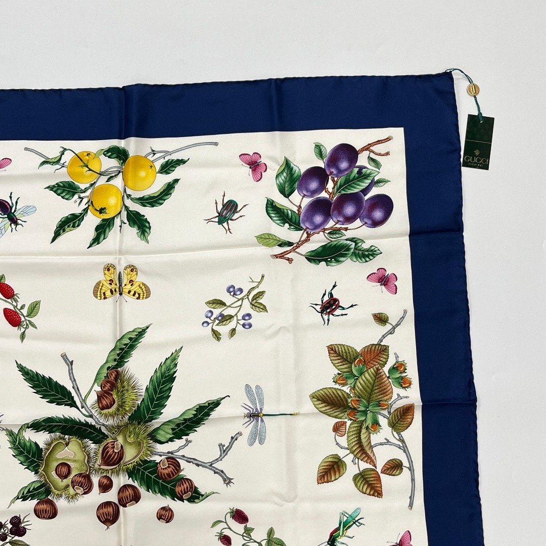 GUCCI(グッチ)の【中古】GUCCI グッチ スカーフ シルク マルチカラー ヴィンテージ レディース【中古美品】HIBUOCHI VINTAGE レディースのファッション小物(バンダナ/スカーフ)の商品写真