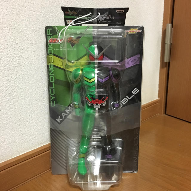 BANDAI(バンダイ)の希少 仮面ライダーW サイクロンジョーカー  DXソフビフィギュア  新品未開封 エンタメ/ホビーのフィギュア(特撮)の商品写真