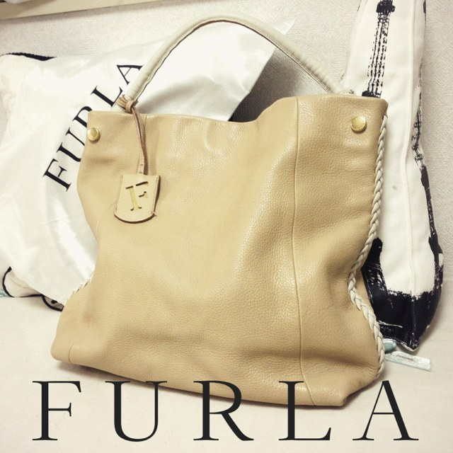 Furla - FURLA ♡ベージュレザーバッグの通販 by ypp's shop｜フルラ ...