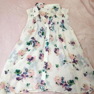 マジェスティックレゴン(MAJESTIC LEGON)の✨のぶさまのお部屋様専用✨MAJESTIC LEGON 花柄シフォン(シャツ/ブラウス(半袖/袖なし))