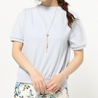 ミスティウーマン(mysty woman)の【mysty women】チュールパフスリーブネックレス付プルオーバー(カットソー(半袖/袖なし))