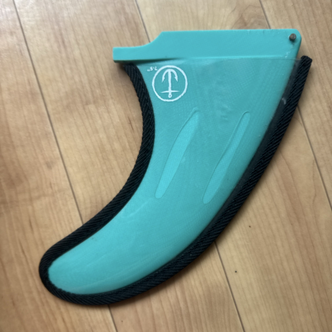 CAPTAIN FIN(キャプテンフィン)のキャプテンフィン スラッシャー 7、5インチ スポーツ/アウトドアのスポーツ/アウトドア その他(サーフィン)の商品写真