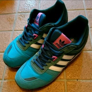 アディダス(adidas)のスニーカー/adidas(スニーカー)