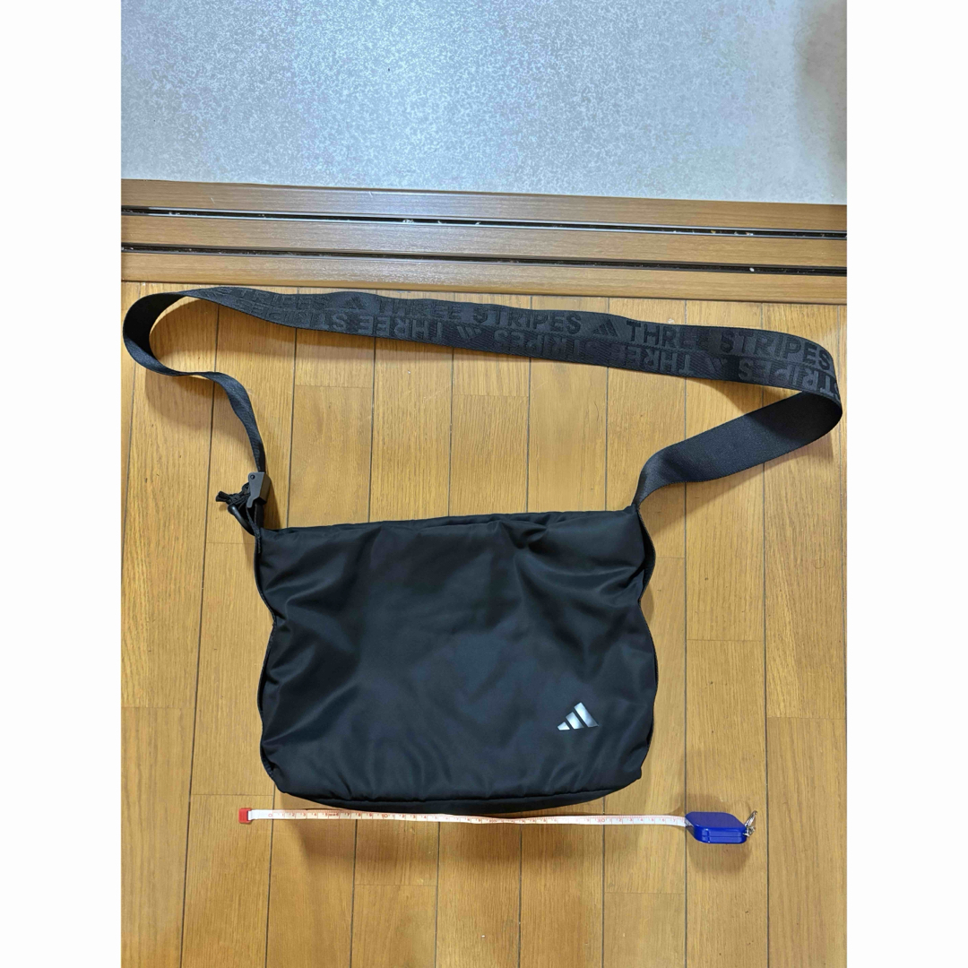 adidas(アディダス)の今シーズンモノ定価7590円使用数回adidasショルダーバッグステルスロゴ メンズのバッグ(ショルダーバッグ)の商品写真