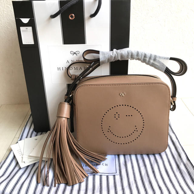 春色 ■ ANYA HINDMARCH ■ stackANYAHINDMARCH