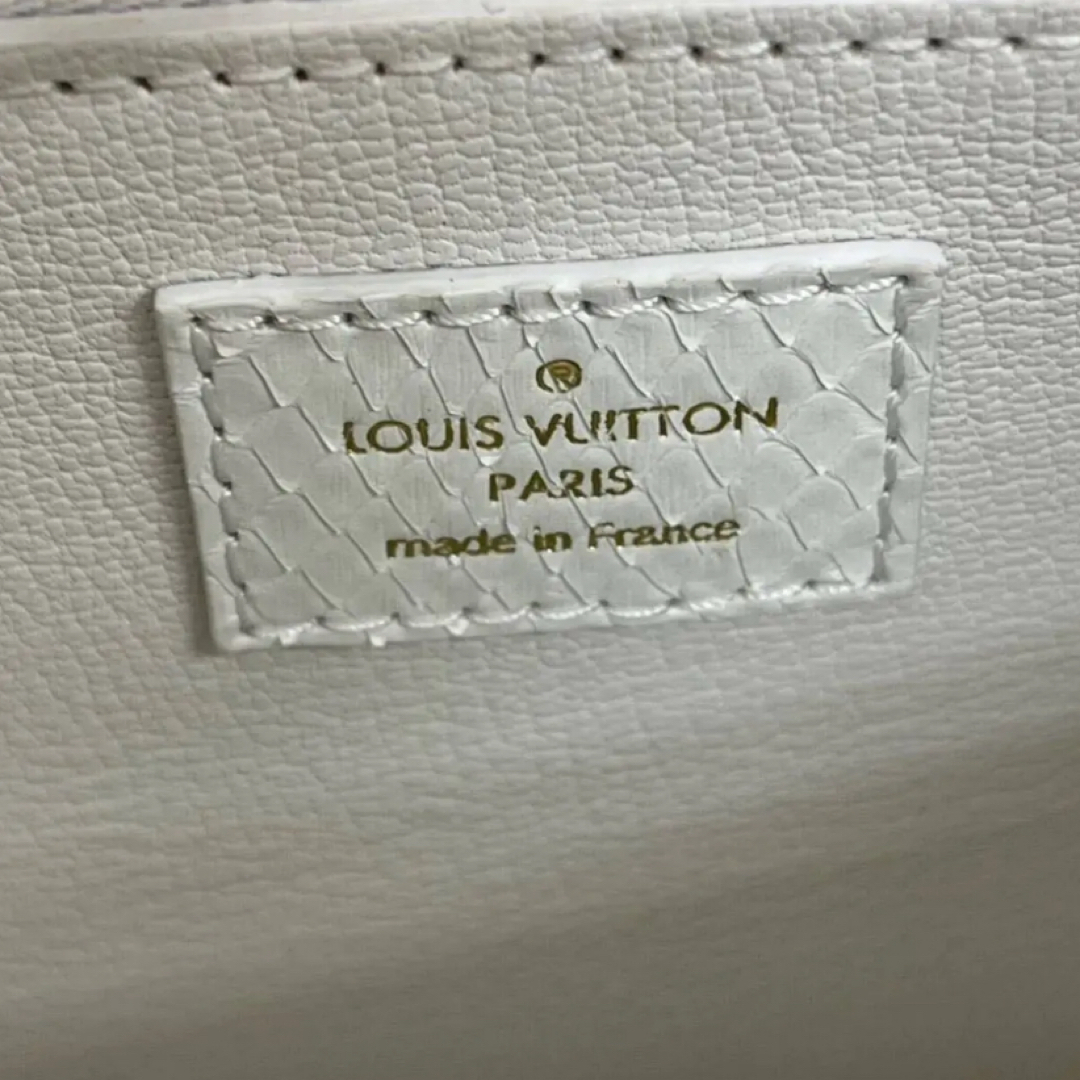 LOUIS VUITTON(ルイヴィトン)の新品同様 ルイヴィトン オンザゴーPM モノグラム パイソンレザー ハンドバッグ レディースのバッグ(ハンドバッグ)の商品写真