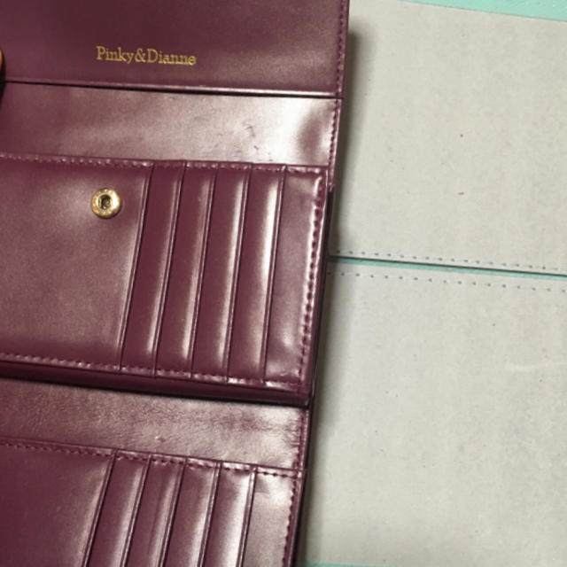 Pinky&Dianne(ピンキーアンドダイアン)のPinky&dianneエナメル財布/ボルドー レディースのファッション小物(財布)の商品写真
