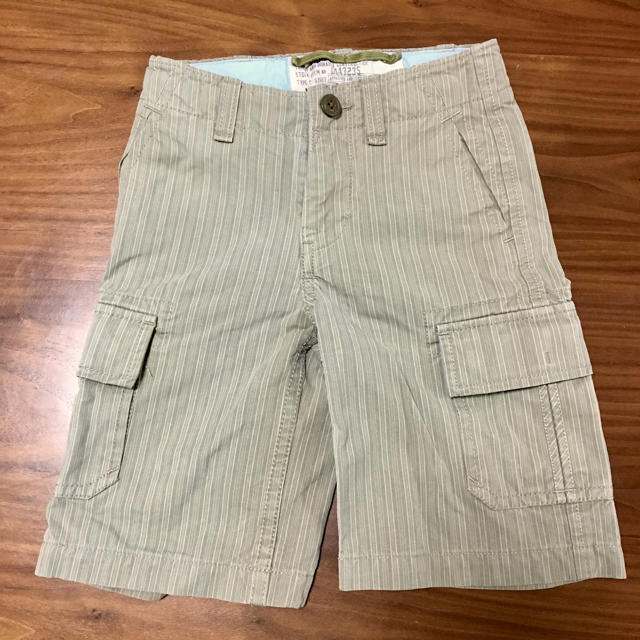 GAP(ギャップ)のGAP カーキ ストライプ ハーフパンツ キッズ/ベビー/マタニティのキッズ服男の子用(90cm~)(パンツ/スパッツ)の商品写真