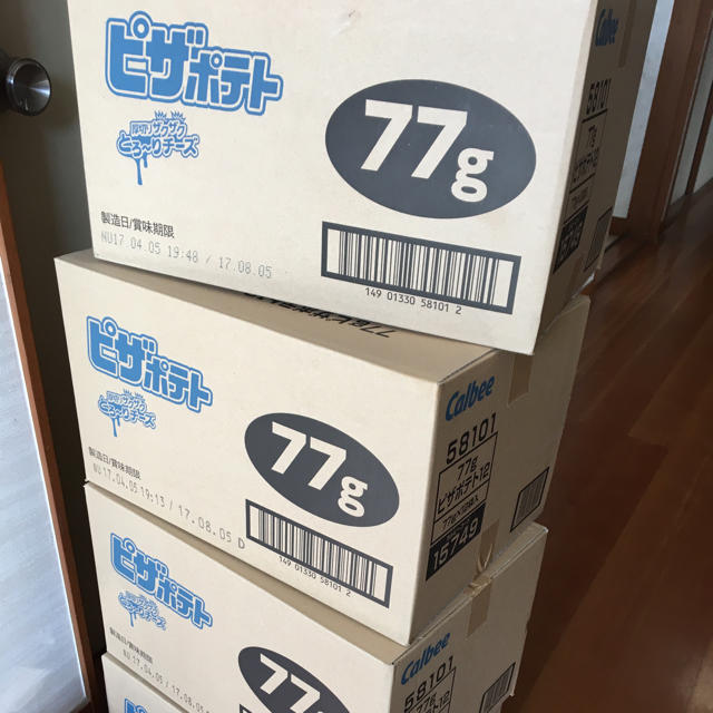 ピザポテト 引っ越しのため早く売りたいです 食品/飲料/酒の食品(菓子/デザート)の商品写真