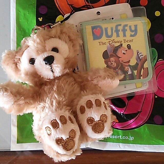 Disney(ディズニー)の新品タグ付☆Duffy ストラップ スマホ/家電/カメラのスマホアクセサリー(ストラップ/イヤホンジャック)の商品写真