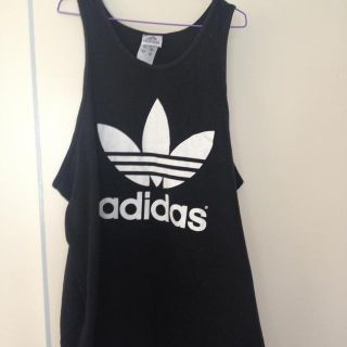 アディダス(adidas)のadidasビックワンピース！(Tシャツ(半袖/袖なし))