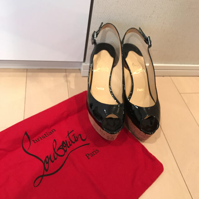 価格は安く Christian れい - Louboutin サンダル - cbrr.org.br
