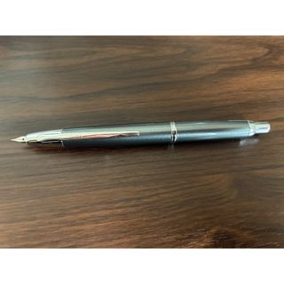 パイロット｜PILOT キャップレス デシモ 万年筆 ノック式 ダークグレーマイ