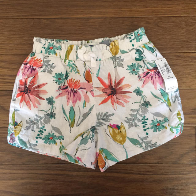 Old Navy(オールドネイビー)の新品OLDNAVY花柄ショートパンツ無地タンクセット5T110cm キッズ/ベビー/マタニティのキッズ服女の子用(90cm~)(パンツ/スパッツ)の商品写真