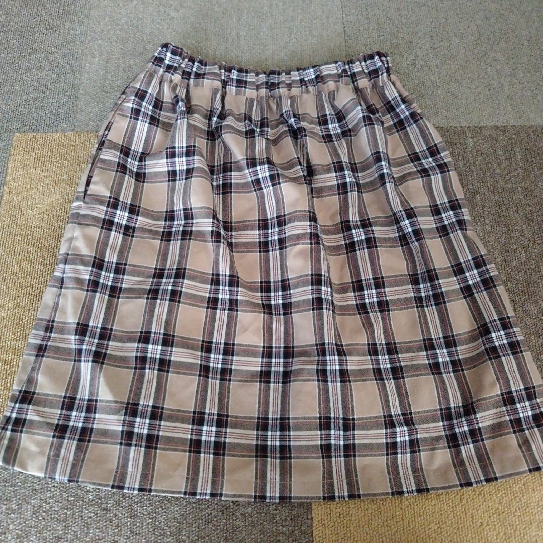 GU(ジーユー)のチェック柄スカート 150  ジーユー キッズ/ベビー/マタニティのキッズ服女の子用(90cm~)(スカート)の商品写真
