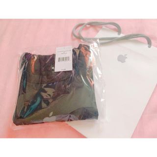 アップル(Apple)のApple限定 Tシャツ Metallic Logo(Tシャツ/カットソー(半袖/袖なし))