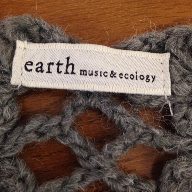 earth music & ecology(アースミュージックアンドエコロジー)のearth＊鍵編みポンチョ レディースのジャケット/アウター(ポンチョ)の商品写真