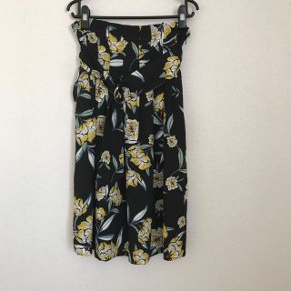 ザラ(ZARA)の美品◆ZARA◆フラワープリントフレアスカート(ひざ丈スカート)