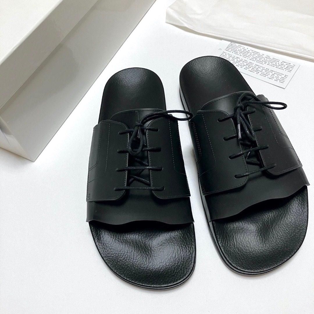 Maison Margiela（旧Maison Martin Margiela）(メゾンマルジェラ)の新品 43 23ss マルジェラ レースアップサンダル 黒 18339 メンズの靴/シューズ(サンダル)の商品写真