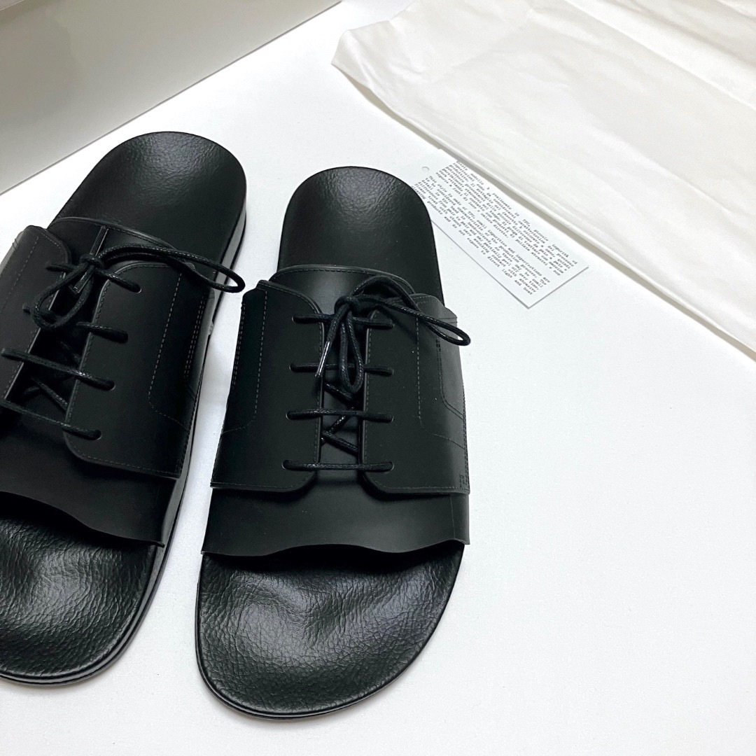 Maison Margiela（旧Maison Martin Margiela）(メゾンマルジェラ)の新品 43 23ss マルジェラ レースアップサンダル 黒 18339 メンズの靴/シューズ(サンダル)の商品写真