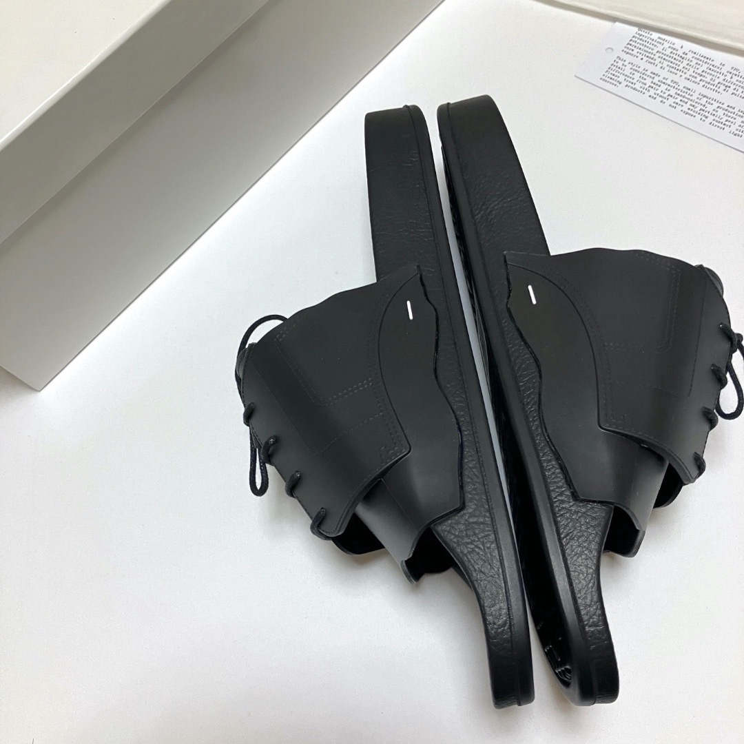 Maison Margiela（旧Maison Martin Margiela）(メゾンマルジェラ)の新品 43 23ss マルジェラ レースアップサンダル 黒 18339 メンズの靴/シューズ(サンダル)の商品写真