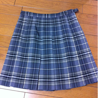 コムサイズム(COMME CA ISM)のコムサ☆チェックのプリーツスカート(ひざ丈スカート)