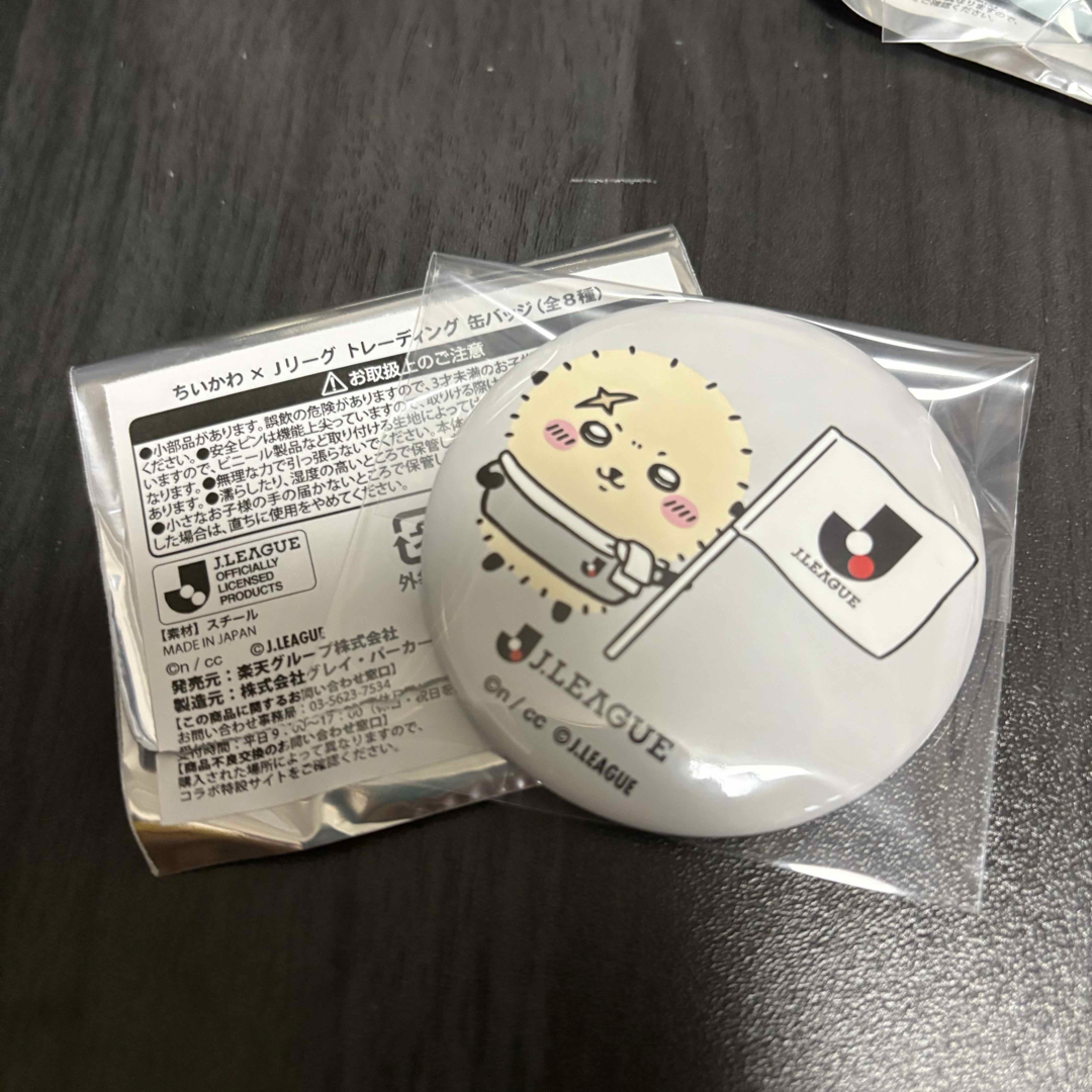 ラッコ jリーグ  缶バッジ エンタメ/ホビーのおもちゃ/ぬいぐるみ(キャラクターグッズ)の商品写真