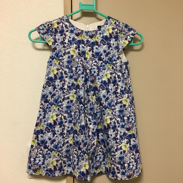 BeBe(ベベ)のBEBE 花柄ワンピース キッズ/ベビー/マタニティのキッズ服女の子用(90cm~)(ワンピース)の商品写真