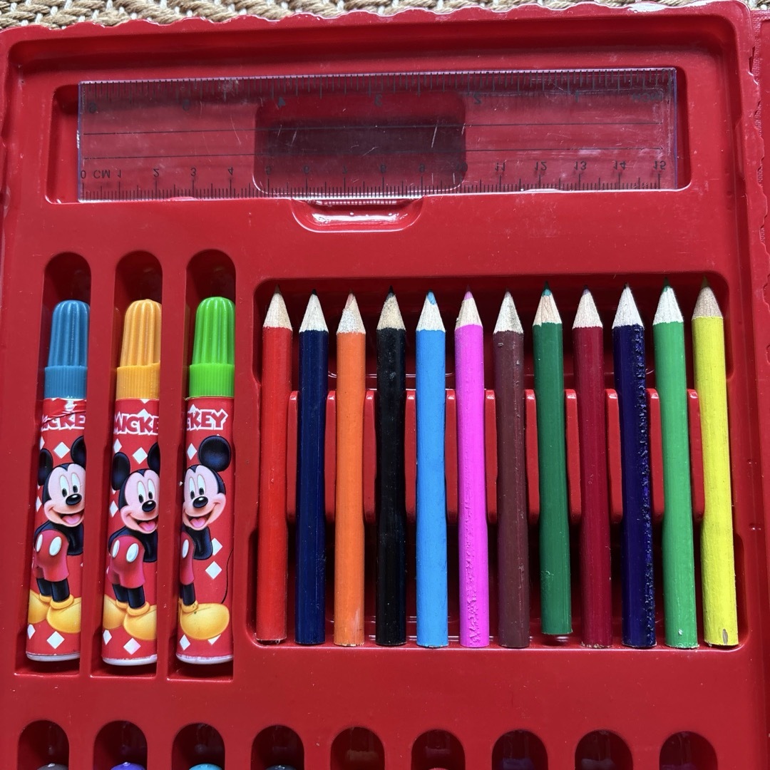 Disney(ディズニー)のディズニー 文房具、クレヨン、色鉛筆、文房具 セット エンタメ/ホビーのアート用品(色鉛筆)の商品写真