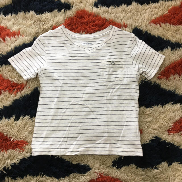 babyGAP(ベビーギャップ)の美日 Baby Gap ベビーギャップボーダーVネックTシャツ 95 キッズ/ベビー/マタニティのキッズ服男の子用(90cm~)(Tシャツ/カットソー)の商品写真