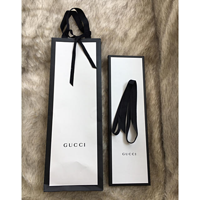 Gucci(グッチ)のGUCCI ネクタイ用箱と専用紙袋 リボンつき レディースのバッグ(ショップ袋)の商品写真