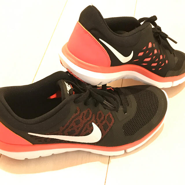 NIKE スニーカー