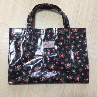 キャスキッドソン(Cath Kidston)の 美品 キャスキッドソン トート 黒 花柄(トートバッグ)