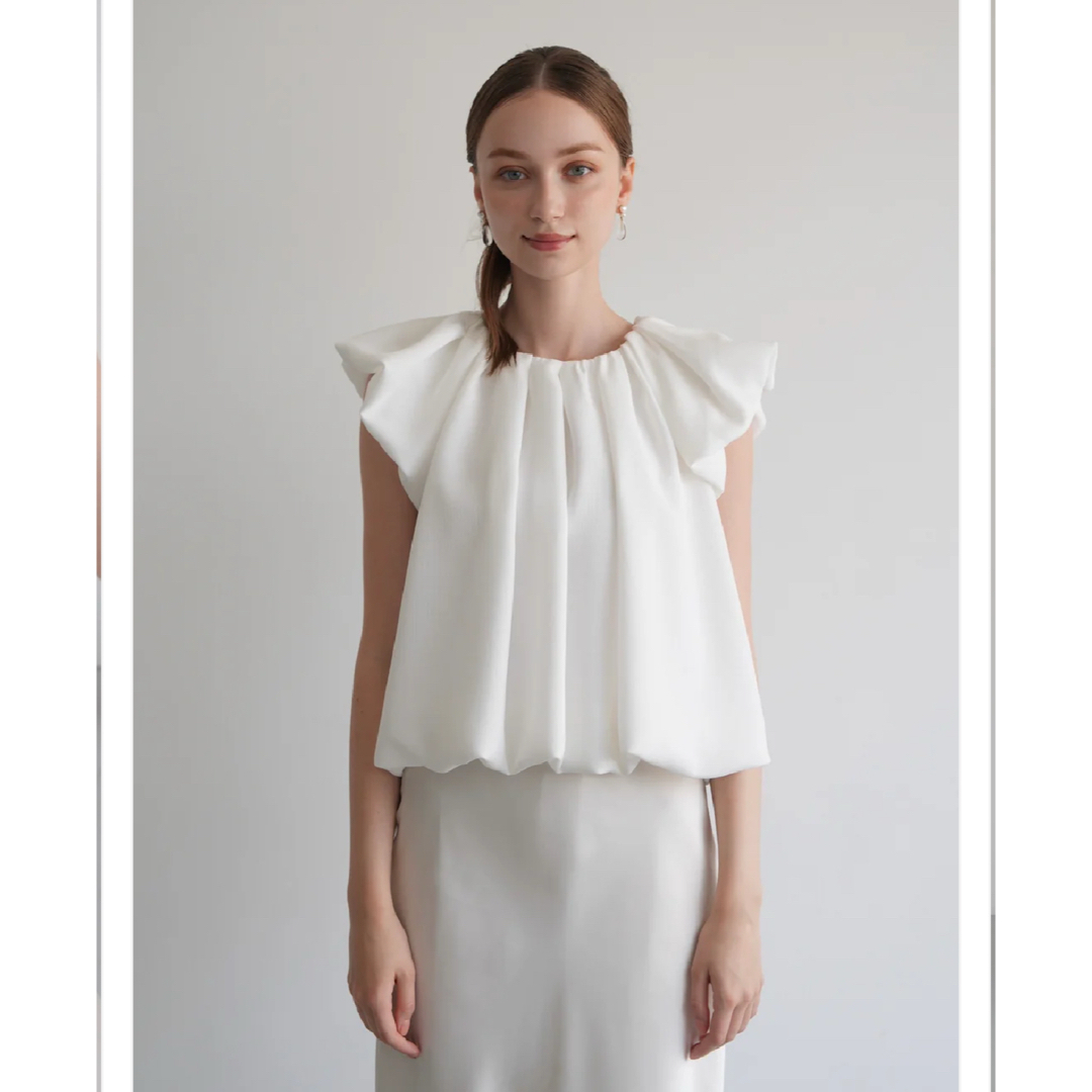 Acka. drape volume tops ホワイト レディースのトップス(シャツ/ブラウス(半袖/袖なし))の商品写真