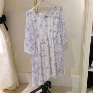 ナイスクラップ(NICE CLAUP)の花柄シフォンワンピース(ひざ丈ワンピース)