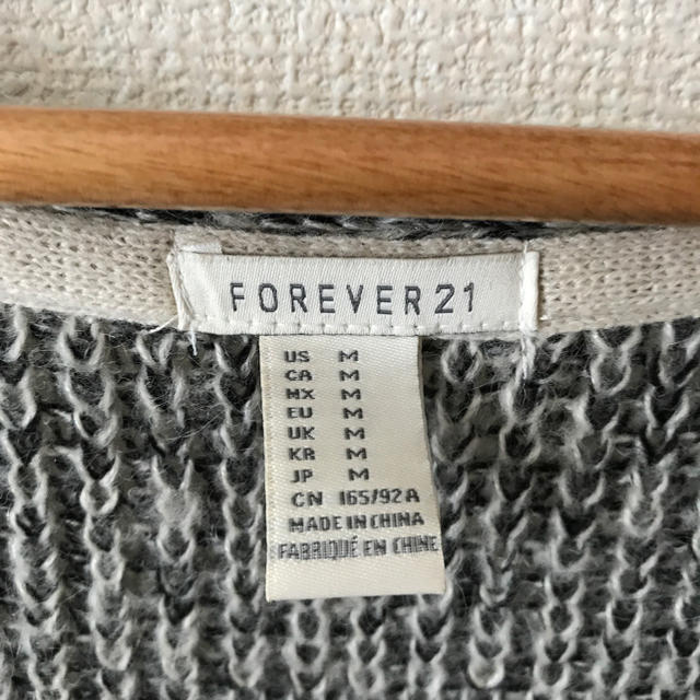 FOREVER 21(フォーエバートゥエンティーワン)のFOREVER21 ニット カーディガン レディースのトップス(カーディガン)の商品写真