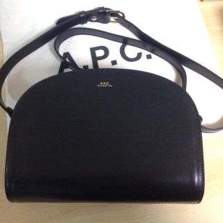 アーペーセー(A.P.C)のA.P.C. ハーフムーンバッグ 美品 アーペーセー(ショルダーバッグ)