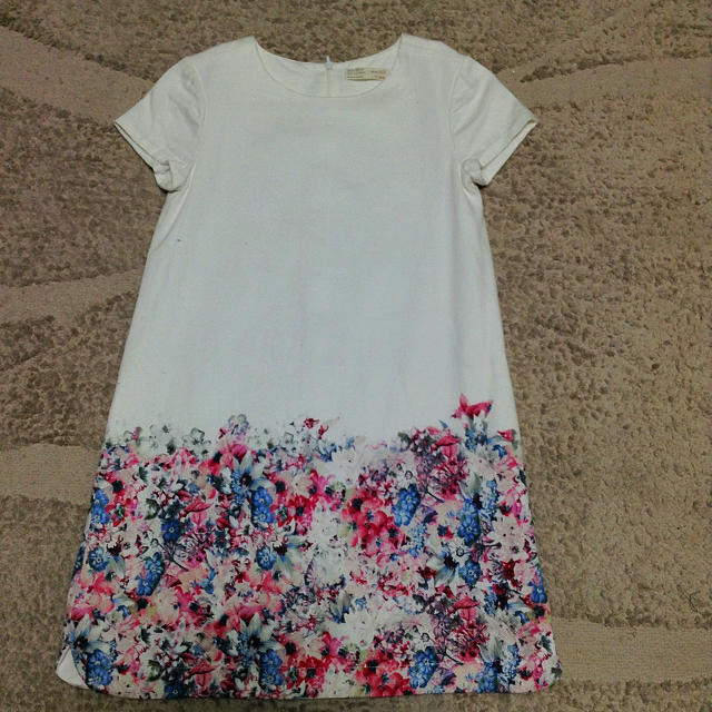 ZARA KIDS(ザラキッズ)のザラガール 花柄ワンピース キッズ/ベビー/マタニティのキッズ服女の子用(90cm~)(ワンピース)の商品写真