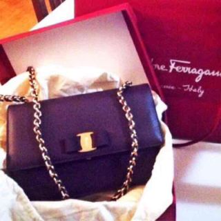 サルヴァトーレフェラガモ(Salvatore Ferragamo)のGinny Bag(ショルダーバッグ)