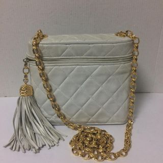 シャネル(CHANEL)の激レア シャネル マトラッセ ショルダーバッグ ゴールド金具 フリンジ付き(ショルダーバッグ)