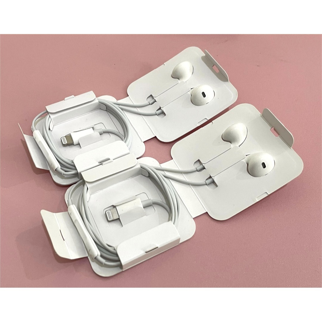 Apple(アップル)の2個セット　iPhone純正 イヤホン ライトニング アップル イヤホン スマホ/家電/カメラのオーディオ機器(ヘッドフォン/イヤフォン)の商品写真