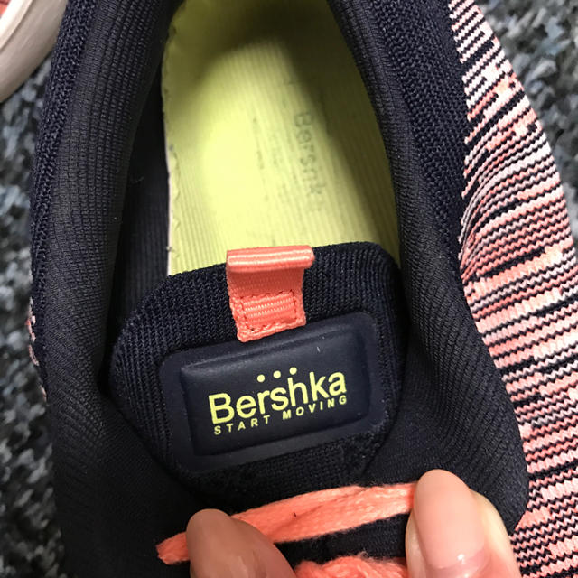 Bershka(ベルシュカ)のBershka スニーカー トレーニング ジム レディースの靴/シューズ(スニーカー)の商品写真