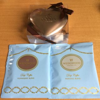 momo様専用 ゴディバ ミニハート缶(WD)5粒入(菓子/デザート)