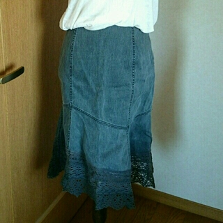 レストローズ(L'EST ROSE)の裾レース✴レストローズ デニムスカート(ひざ丈スカート)