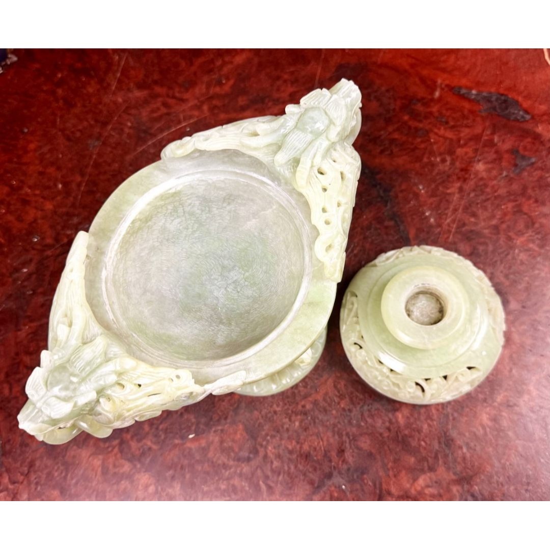 50年代 天然翡翠玉石 透かし彫り龍頭双耳大香炉 天然色 無着色 WWFT038 エンタメ/ホビーの美術品/アンティーク(彫刻/オブジェ)の商品写真