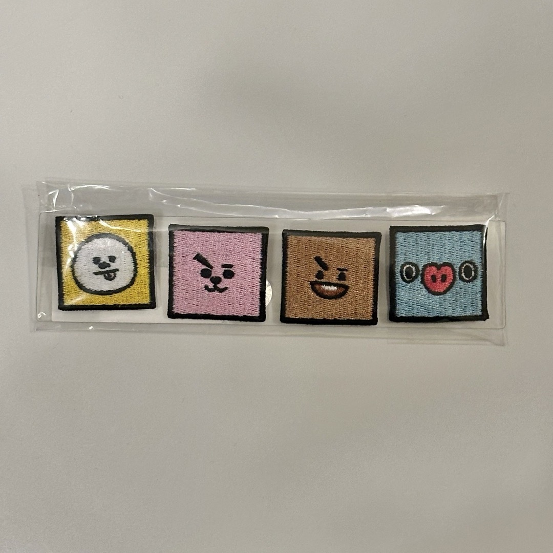 BT21(ビーティーイシビル)のBT21 BTS VTアートインワッペン バッジ エンタメ/ホビーのCD(K-POP/アジア)の商品写真
