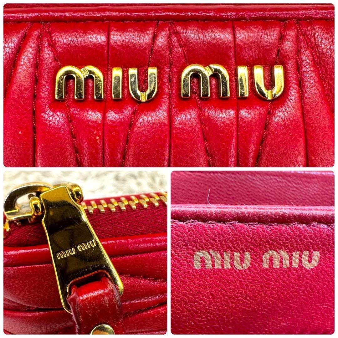 【極美品】ミュウミュウ ケース マテラッセ 赤 ラウンドファスナー レザー 極美品】ミュウミュウ コインケース マテラッセ 赤 ラウンドファスナー