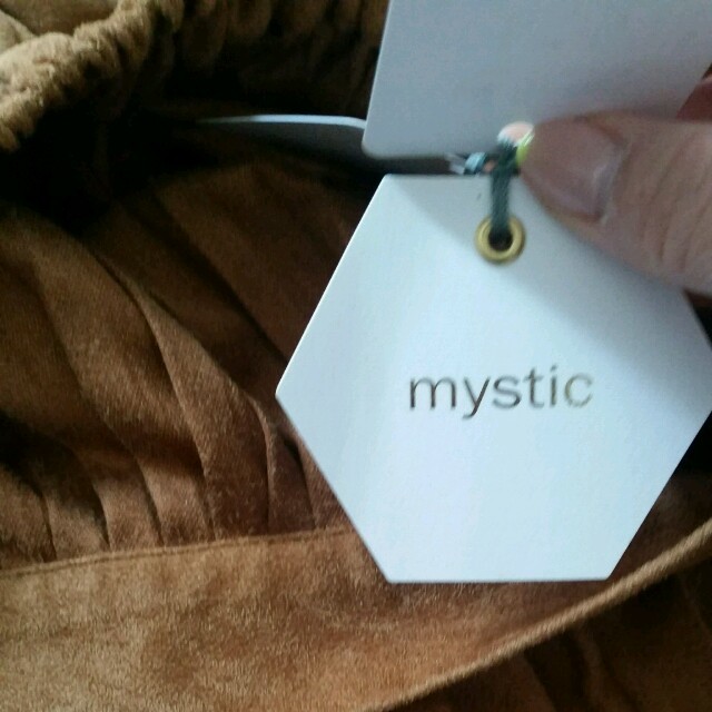 mystic(ミスティック)のプリーツスカート　キャメル　新品未使用 レディースのスカート(ひざ丈スカート)の商品写真