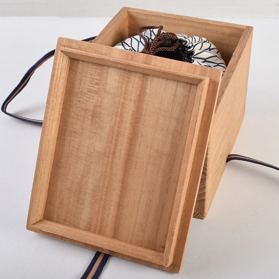 茶道具　人間国宝　鈴木蔵作　織部　沓形茶碗　茶碗　仕覆付　共箱　M　R9462 エンタメ/ホビーの美術品/アンティーク(陶芸)の商品写真