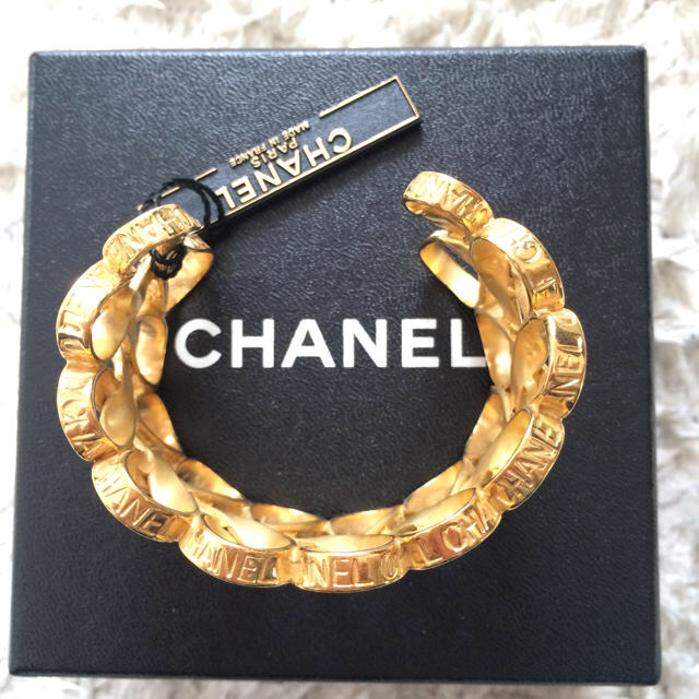 CHANEL(シャネル)の美品☆CHANEL ビンテージ バングル☆ レディースのアクセサリー(ブレスレット/バングル)の商品写真